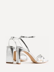 Srebrny - Linzi Gesture Strappy Block Heel Sandals - Obraz 5 z 5