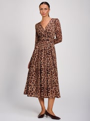 Brun - Jolie Moi Mesh Long Sleeve Pleated Maxi Dress - Image 1 de 6