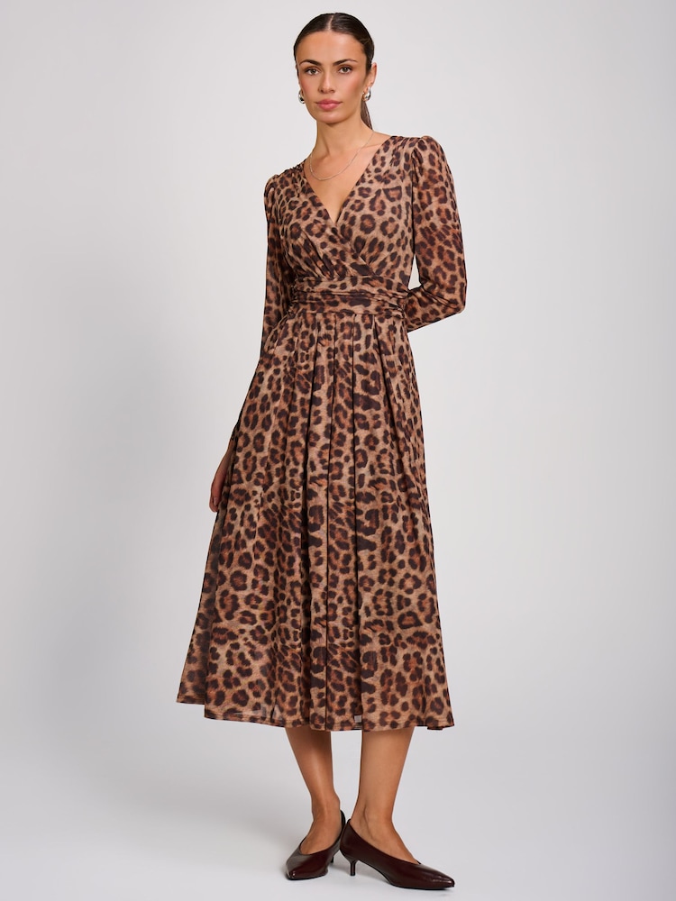 Brun - Jolie Moi Mesh Long Sleeve Pleated Maxi Dress - Image 1 de 6