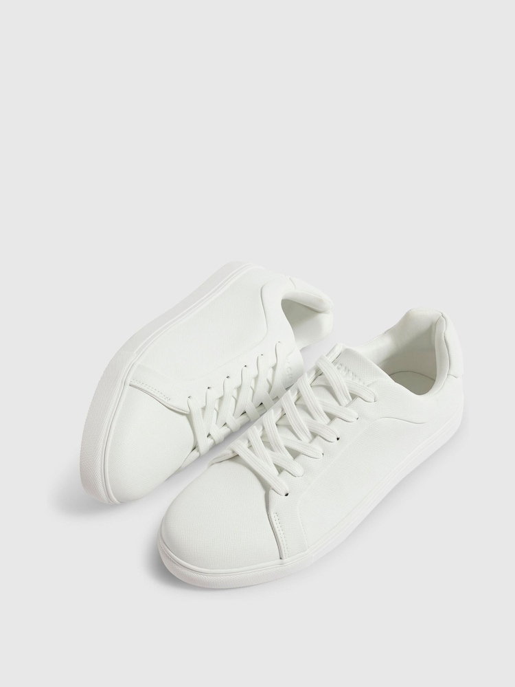 أبيض - حذاء رياضي بملمس بارز بنعل مطاطي سميك من River Island - صورة 6 من 6 أبيض - حذاء رياضي بملمس بارز بنعل مطاطي سميك من River Island - صورة 6 من 6