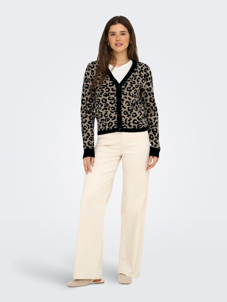 ONLY Leopard Print V-Neck Cardigan - صورة 2 من 6 ONLY Leopard Print V-Neck Cardigan - صورة 2 من 6