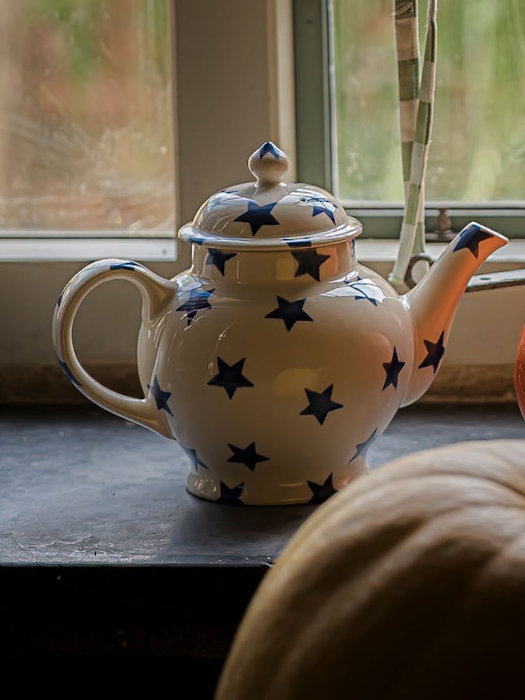 Emma Bridgewater Cream Blue Star 4 Mug Teapot - Image 1 of 4