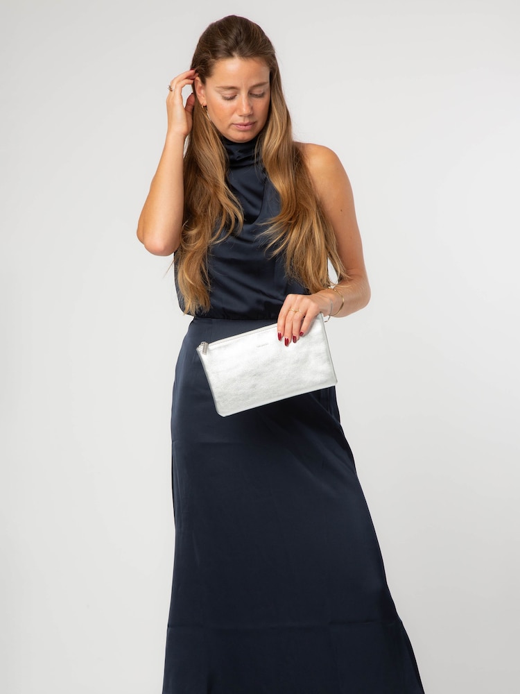 Pure Luxuries London Silver Emalia Leather Clutch Bag - Image 1 of 4 Pure Luxuries London Silver Emalia Leather Clutch Bag - Image 1 of 4