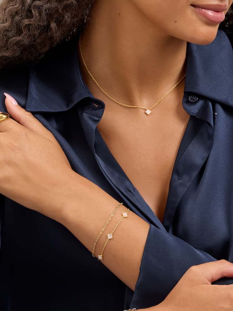 Abbott Lyon Mini Pearl Multi Clover Bracelet 18ct Gold Plated - Image 2 of 4 Abbott Lyon Mini Pearl Multi Clover Bracelet 18ct Gold Plated - Image 2 of 4