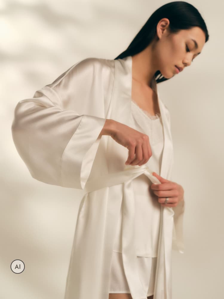 The White Company White Silk Robe - Image 2 of 5 The White Company White Silk Robe - Image 2 of 5