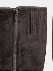 Yours Curve Brown Side Detail Block Heel Boots in Wide E Fit - Image 5 of 5