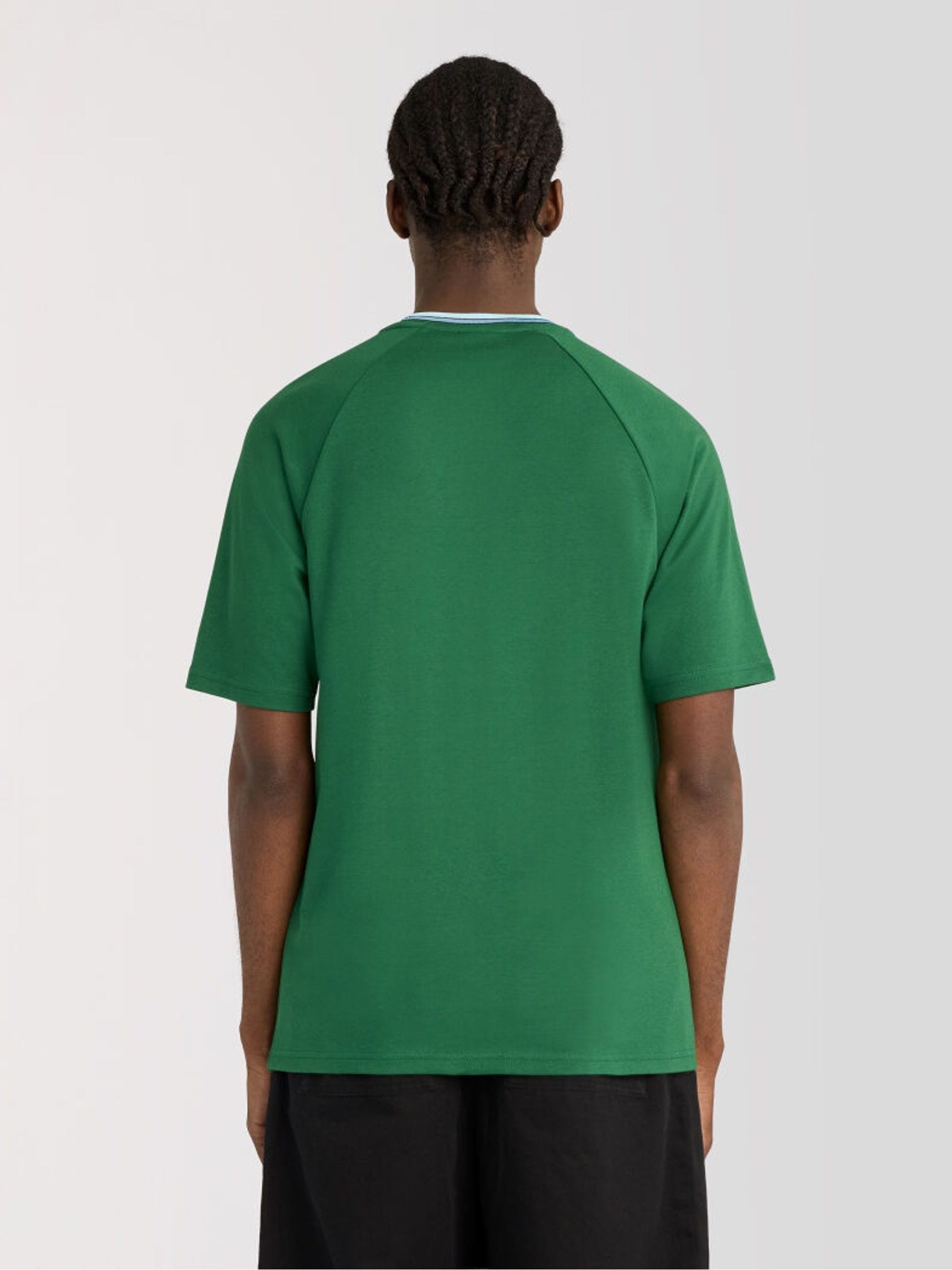 Next：日本 グリーン - Lyle & Scott ティップド トラック Tシャツ