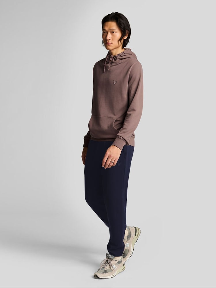 أزرق - بنطلون رياضي بالغ النعومة بقصة ضيقة من Lyle & Scott - صورة 1 من 6 أزرق - بنطلون رياضي بالغ النعومة بقصة ضيقة من Lyle & Scott - صورة 1 من 6