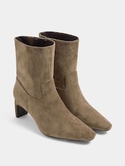 Yours Curve Natural Soft Square Toe Kitten Heel Ankle Boots in Wide E Fit - Image 3 of 5
