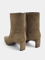 Yours Curve Natural Soft Square Toe Kitten Heel Ankle Boots in Wide E Fit - Image 4 of 5