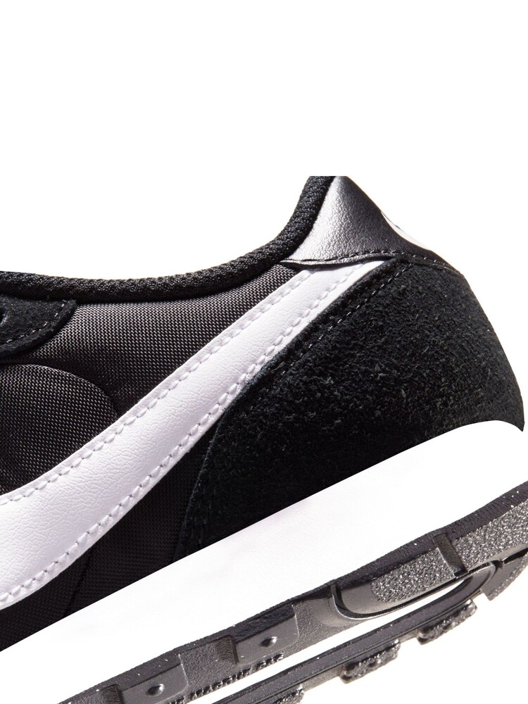 Nike Black/White Youth MD Valiant Trainers - Image 9 of 10