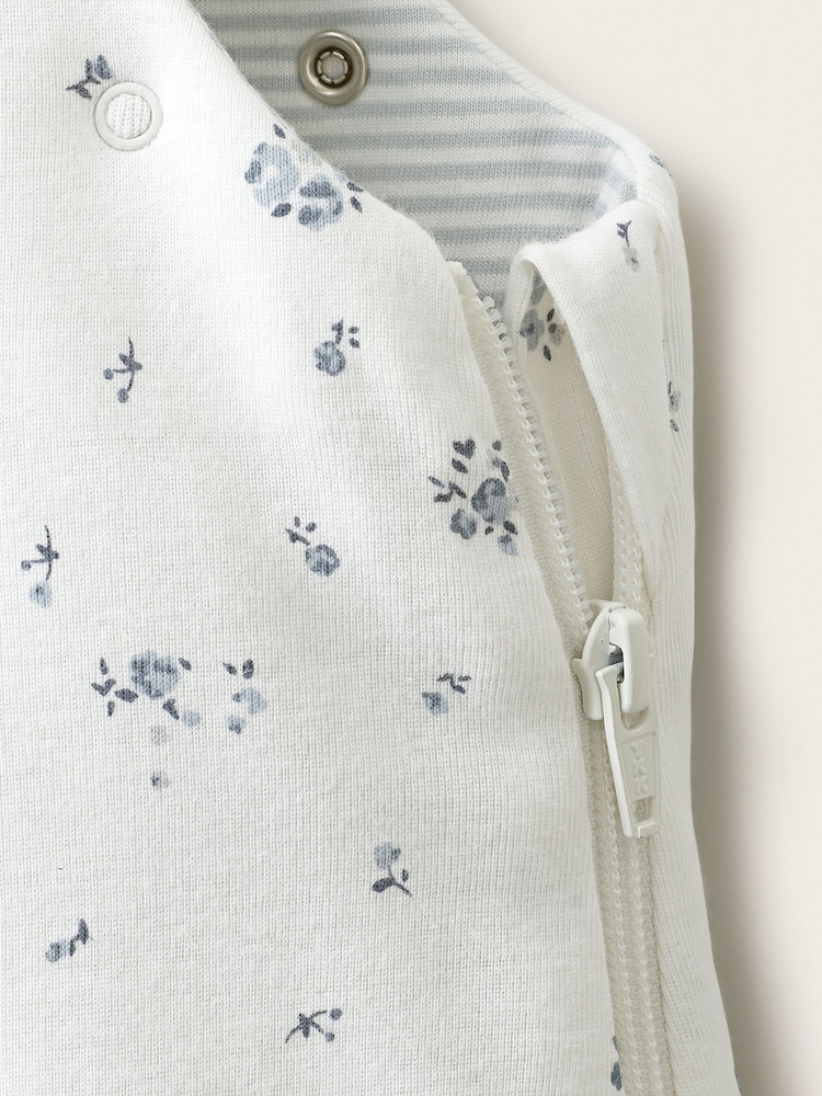 The White Company Blue Blend Minnie Floral Sleeping Bag 2.5 Tog - Image 4 of 4