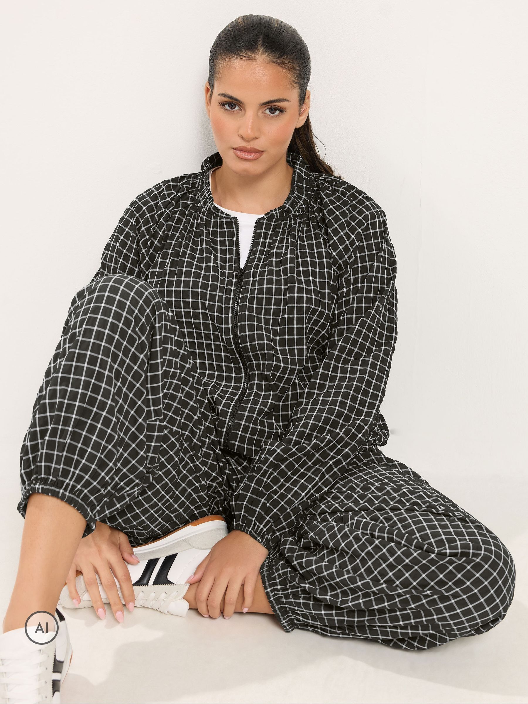 Yours Curve Women's Black Ruched Neck Check Track Jacket - Image 1