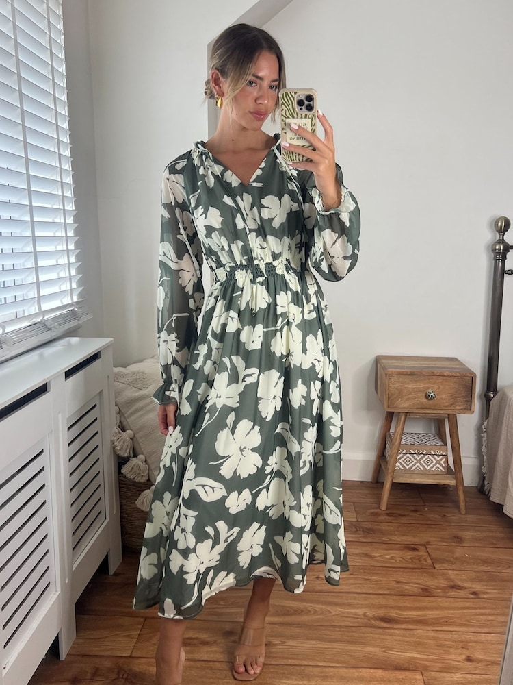Style Cheat Green Gwen Elasticated Waist Midi Dress - Image 1 of 4