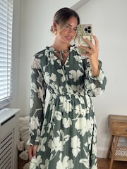 Style Cheat Green Gwen Elasticated Waist Midi Dress - Image 4 of 4