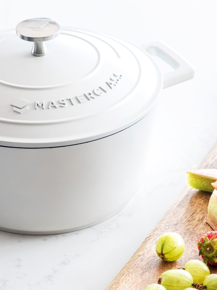 Masterclass Cream Cast Aluminium 2.5L Casserole Dish - Image 2 of 3
