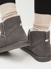 Gris - Botas estilo pantuflas de ante con forro de piel sintética - Imagen 2 de 7