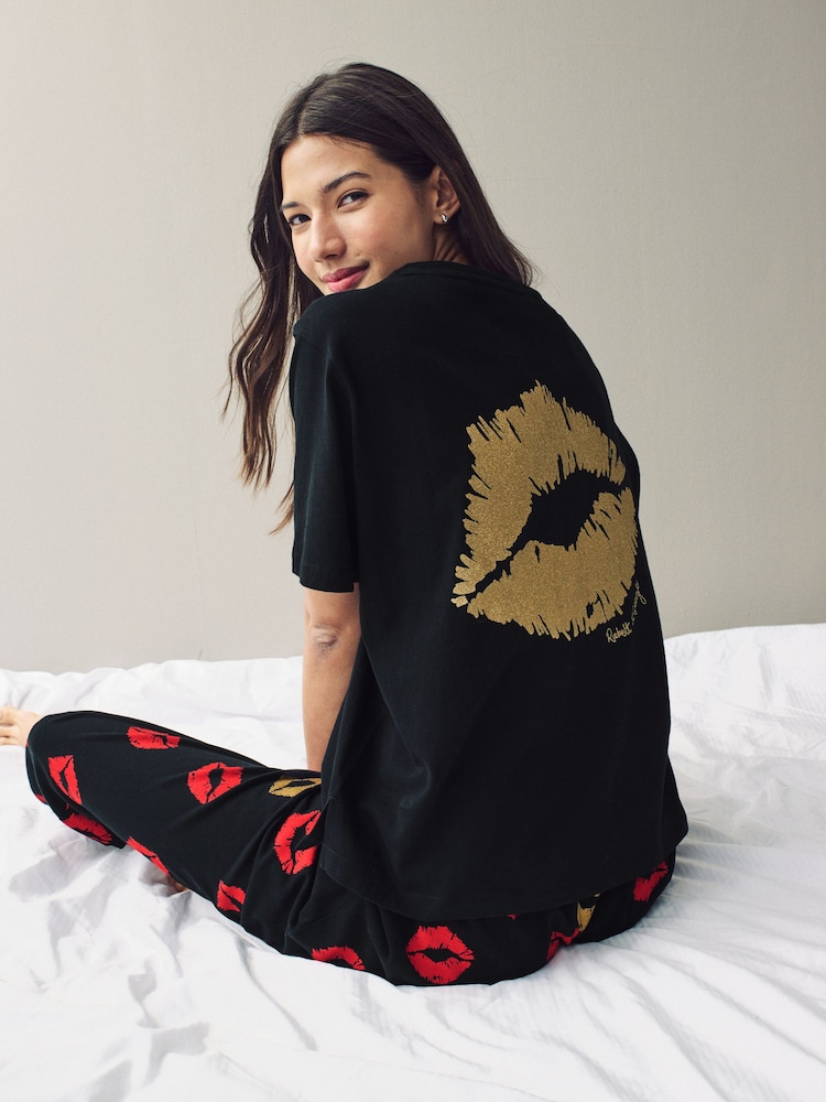 Rockett St George 100 % Baumwolljersey-Pyjama-Set mit Lippenmotiv - Bild 1 von 11 Rockett St George 100 % Baumwolljersey-Pyjama-Set mit Lippenmotiv - Bild 1 von 11
