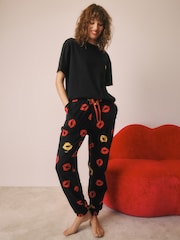 طقم بيجامة جيرسيه من القطن 100% بنقشة شفاه من Rockett St George - صورة 2 من 11