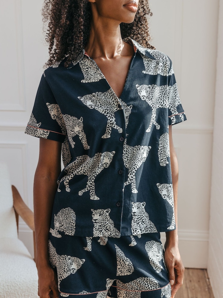 Conjunto de pijama corto de algodón con estampado de leopardo de Chelsea Peers - Imagen 5 de 5 Conjunto de pijama corto de algodón con estampado de leopardo de Chelsea Peers - Imagen 5 de 5