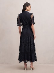 Forever New Liberty Flutter Sleeves Lace Midi Dress - Bild 2 von 4