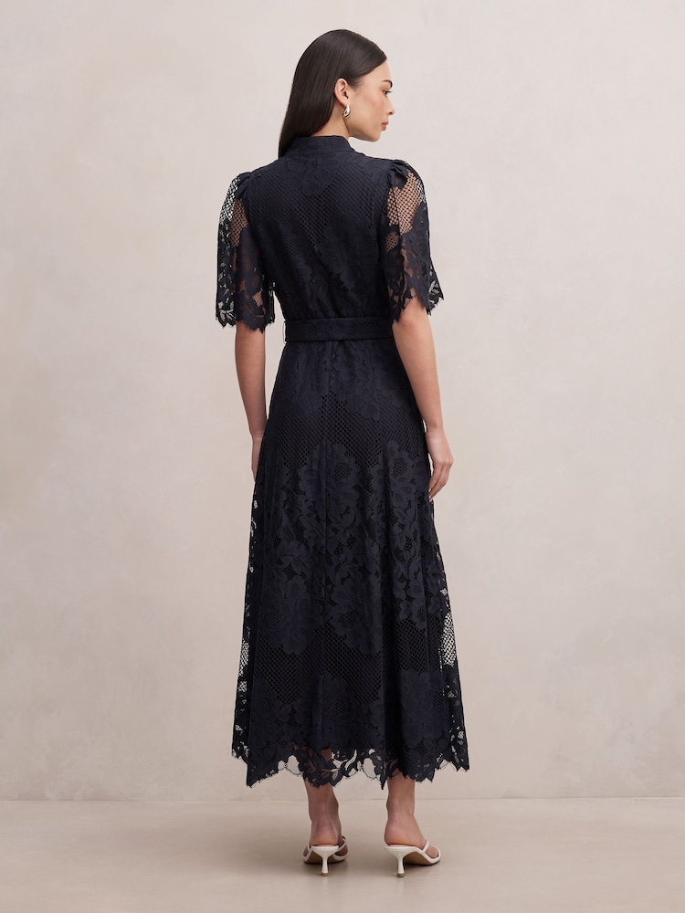 Forever New Liberty Flutter Sleeves Lace Midi Dress - Bild 2 von 4 Forever New Liberty Flutter Sleeves Lace Midi Dress - Bild 2 von 4