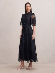 Forever New Liberty Flutter Sleeves Lace Midi Dress - Bild 4 von 4