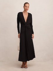 Vestido largo drapeado con detalle anudado en la parte delantera Solana de Forever New - Imagen 1 de 4