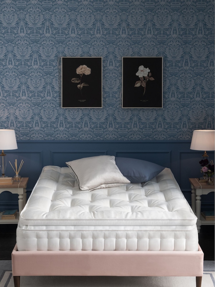 Laura Ashley White Emsworth 2500 Pocket Sprung Medium Mattress - Image 2 of 3