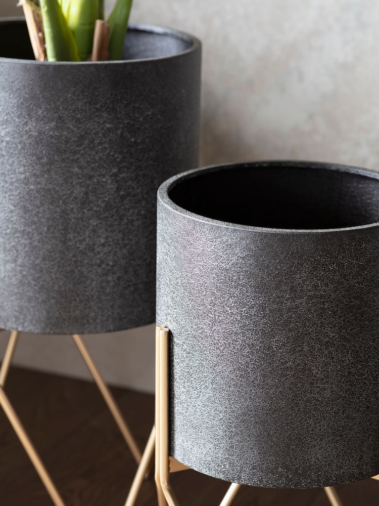Gallery Home Grey Garden Hoven Metal Planter - Image 2 of 3 Gallery Home Grey Garden Hoven Metal Planter - Image 2 of 3