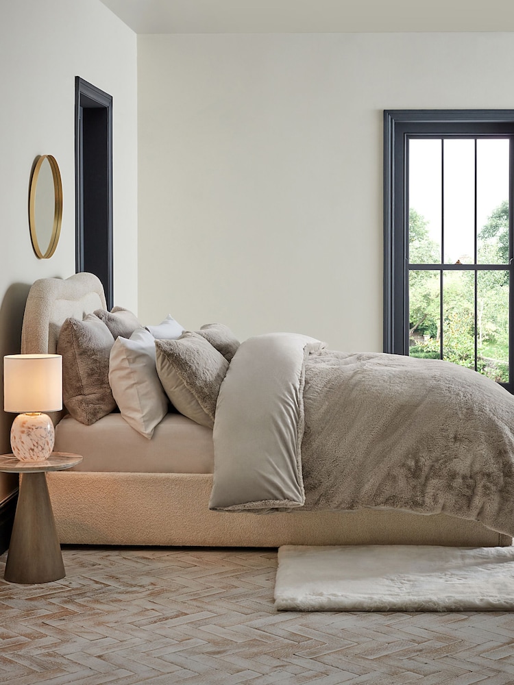 Silver Plush Faux Fur Duvet Cover And Pillowcase Set - Image 2 of 4