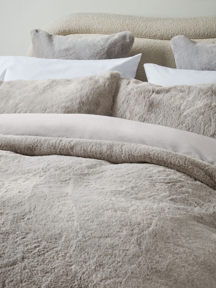Silver Plush Faux Fur Duvet Cover And Pillowcase Set - Image 3 of 4