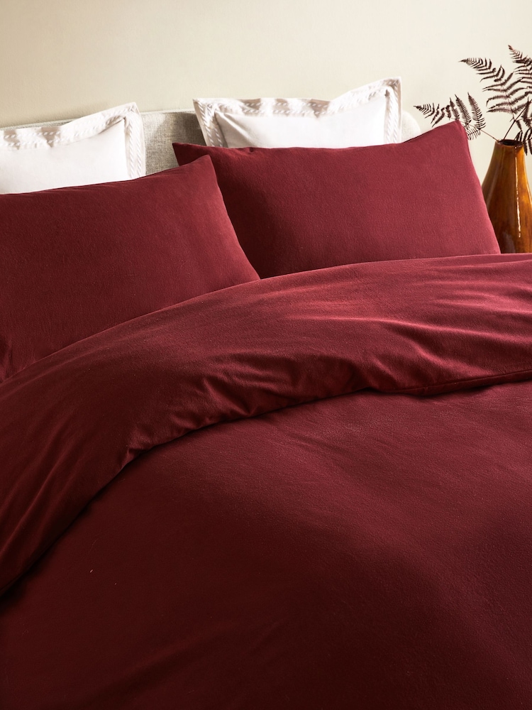 Burgundy Red Brushed Supersoft 100% Cotton Duvet Cover And Pillowcase Set - Image 2 of 4 Burgundy Red Brushed Supersoft 100% Cotton Duvet Cover And Pillowcase Set - Image 2 of 4