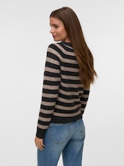 Suéter de punto abrigado con cuello redondo suave al tacto de VERO MODA - Imagen 4 de 5