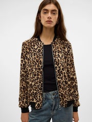 Braun mit Leopardenmuster - Vero Moda Leichte Bomberjacke - Bild 1 von 5