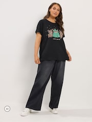 Yours Curve 'A Festive Moo-d' Highland Cow Novelty T-Shirt - Kuva 2 / 6