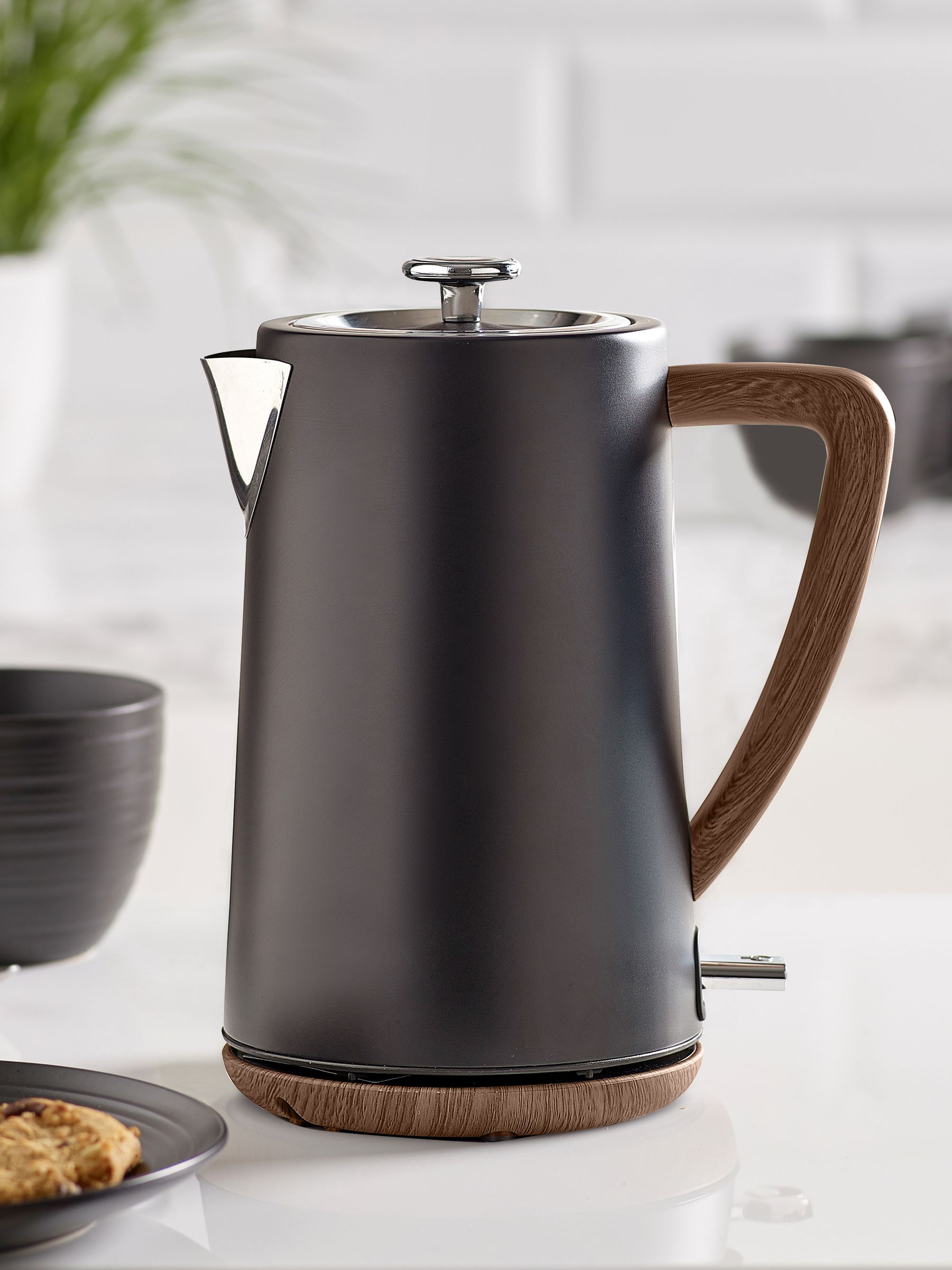 Black Bronx Wood Effect Kettle