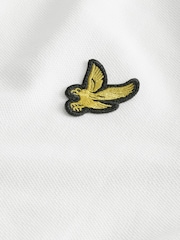 أبيض - قميص بولو كلاسيكي من Lyle & Scott  - صورة 7 من 7