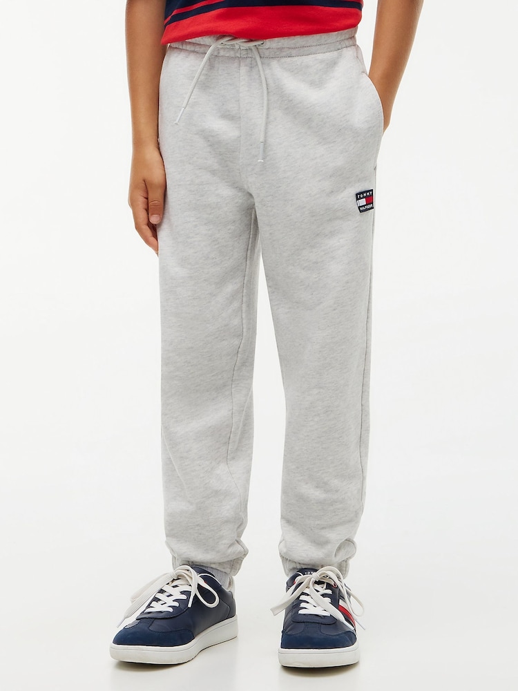 Grau - Tommy Hilfiger Heritage Jogginghose mit Flaggenlogo - Bild 1 von 6 Grau - Tommy Hilfiger Heritage Jogginghose mit Flaggenlogo - Bild 1 von 6
