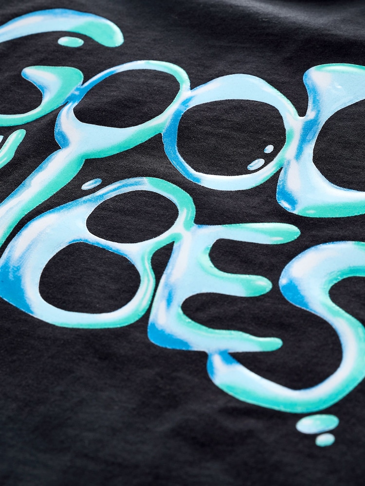 „Good Vibes", Schwarz - Kurzärmlige T-Shirts mit Grafik 100% Baumwolle 2er-Pack (3–16Jahre) - Bild 3 von 3 „Good Vibes", Schwarz - Kurzärmlige T-Shirts mit Grafik 100% Baumwolle 2er-Pack (3–16Jahre) - Bild 3 von 3