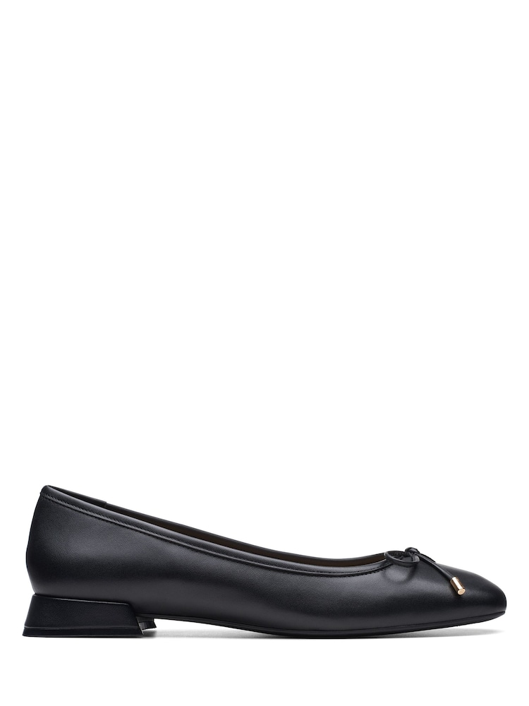Clarks Black Patent Ubree15 Step Shoes - Image 1 of 6