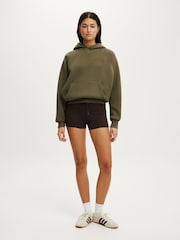 Meža zaļš - Cotton On Plush Premium Graphic Raglan kapučjakas - Attēls 3 no 4
