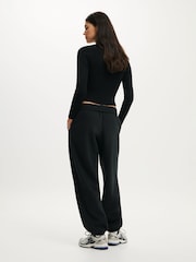 Negro - Pantalones de chándal de felpa estilo boyfriend de Cotton On - Imagen 2 de 5