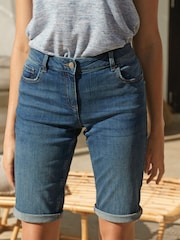 Mittelblau - Knielange Denim-Shorts - Bild 3 von 5
