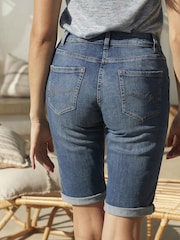 Mittelblau - Knielange Denim-Shorts - Bild 4 von 5
