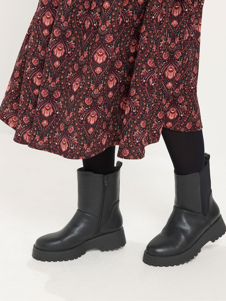 Yours Curve Black Extra Wide Fit Faux Leather Chunky Chelsea Boots - Image 1 of 5 Yours Curve Black Extra Wide Fit Faux Leather Chunky Chelsea Boots - Image 1 of 5