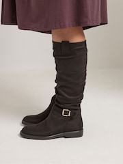 Brun - Bottes Yours Curve hauteur genou avec boucle en faux daim en Wide E Fit - Image 2 de 6