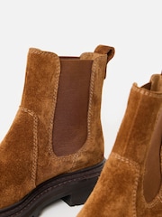 Oliver Bonas Tan Chunky Suede Chelsea Boots - صورة 4 من 6
