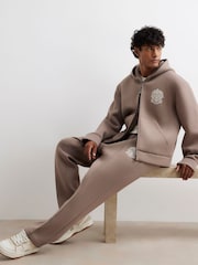بنطلون رياضي بنقشة باروك فاخرة بتلبيس قياسي من River Island - صورة 1 من 4