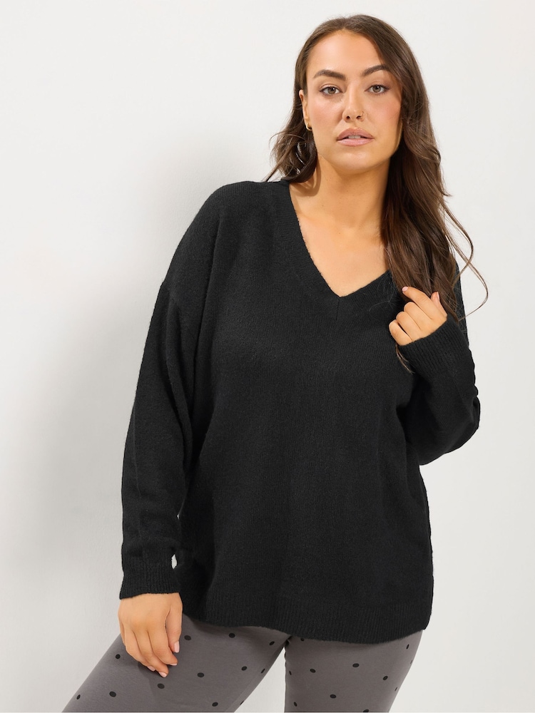 Yours Curve Black Knitted V-Neckline Jumper - Image 1 of 4 Yours Curve Black Knitted V-Neckline Jumper - Image 1 of 4